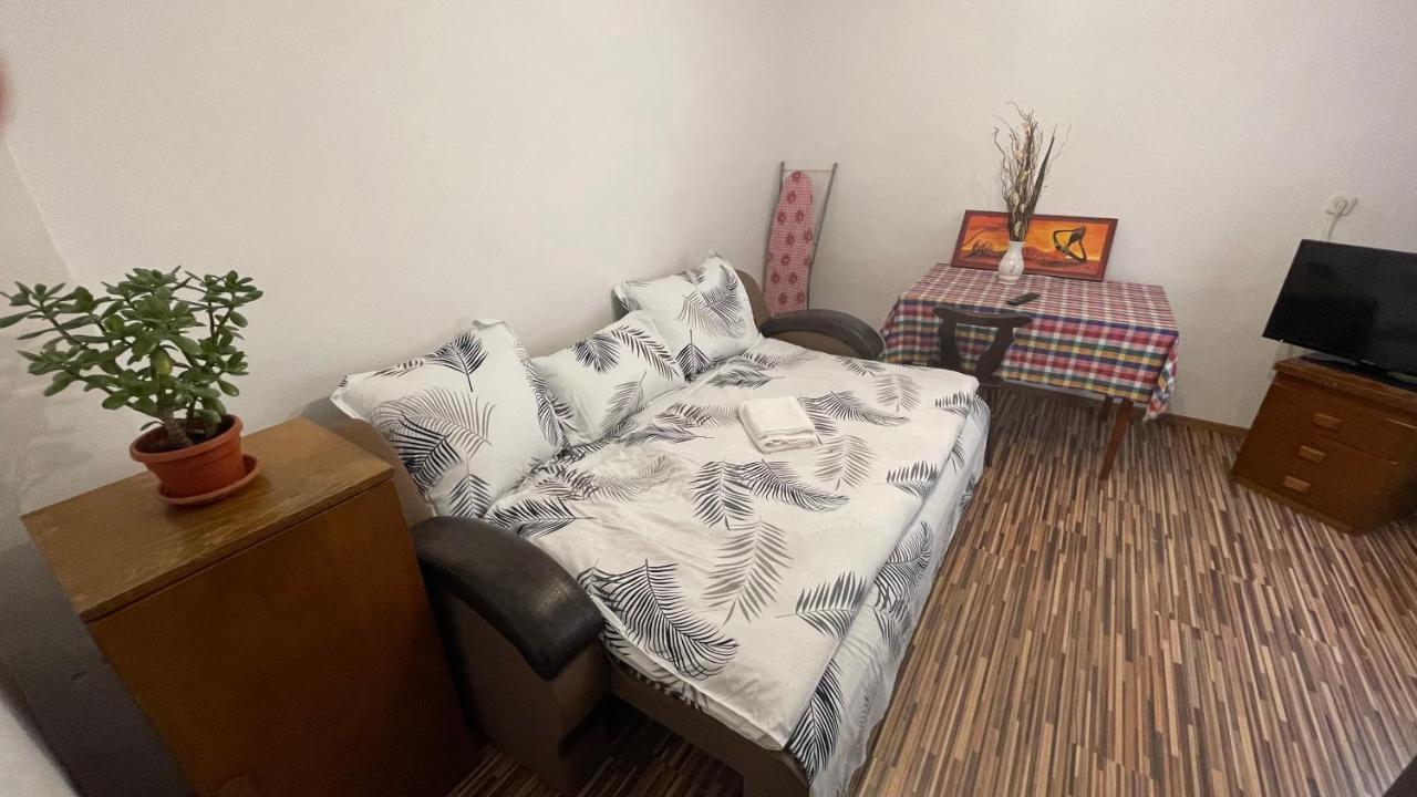 Apartament In Centrul Brasovului Luaran gambar