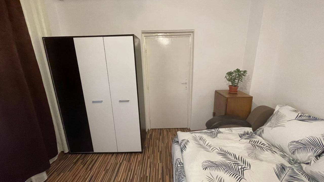 Apartament In Centrul Brasovului Luaran gambar